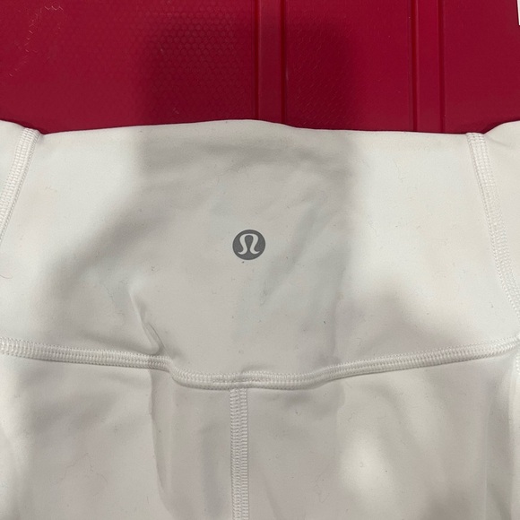 Lululemon cropped White Leggings size 4, mess on legs.NWT - Picture 8 of 10